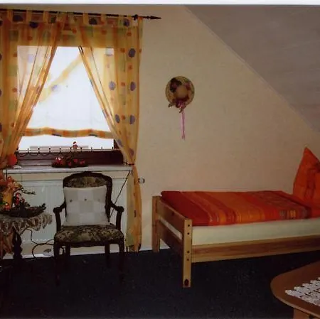 Mit Kochgelegenheit Preiswert Bei In Laatzen Bed and Breakfast Ανόβερο